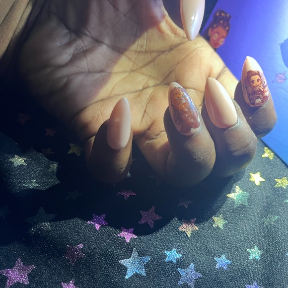 Boutique Sage Custom Press-On Nails - Cream and Gold - Picture 8 of 13